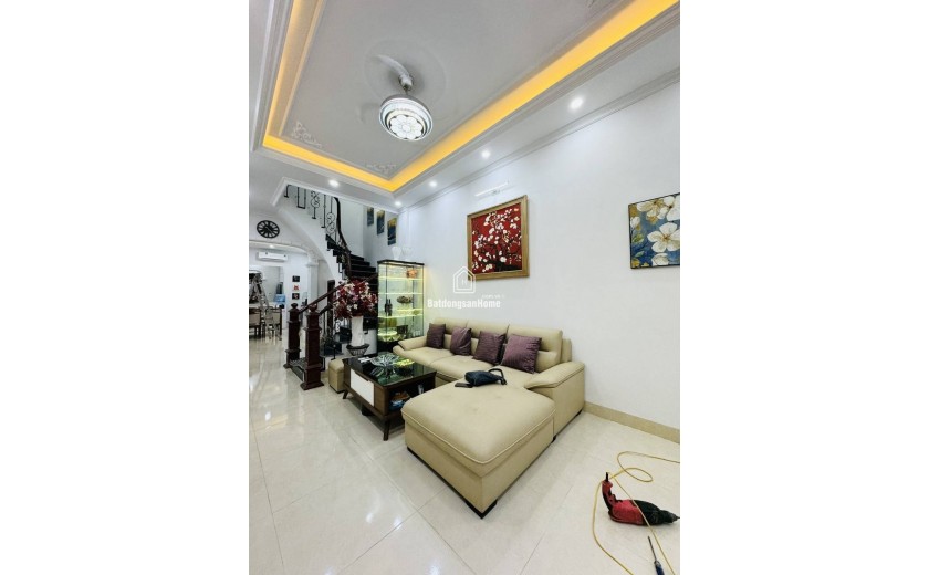 Bán nhà An Dương giá 12 tỷ, diện tích 60m2, 5 tầng, mặt tiền 3.5m